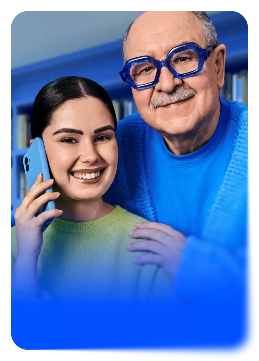 Usmiata vnučka telefonuje v náručí starého otca - náhľad videa O2 Sme na to dvaja